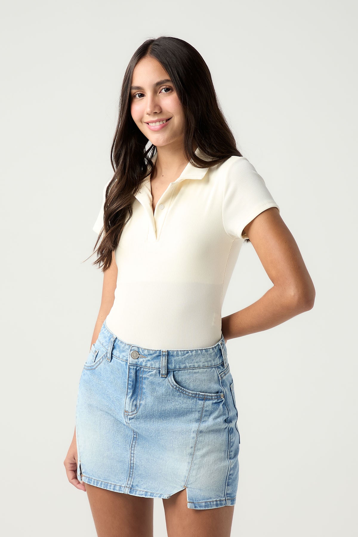 Falda tono claro en denim para jóvenes