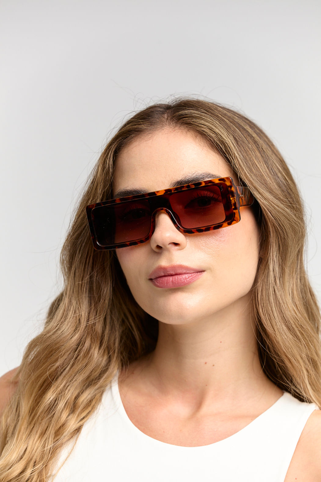 Gafas de sol arena con marco cuadrado