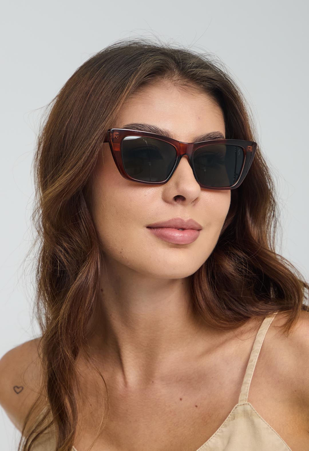 Gafas cafés cuadradas