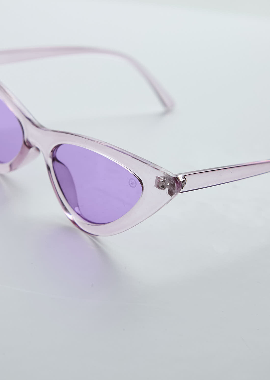 Gafas de sol lila con glitter para jóvenes
