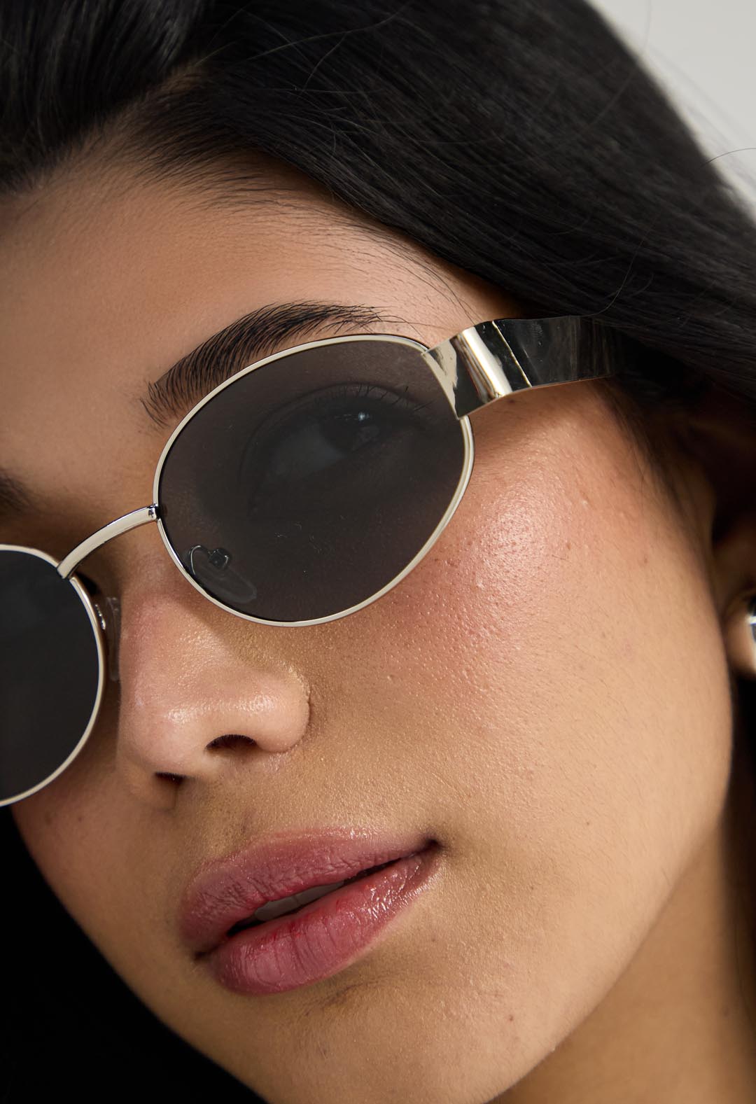 Gafas plateadas ovaladas