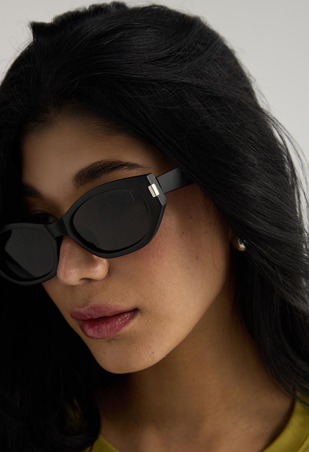 Gafas negras con detalle