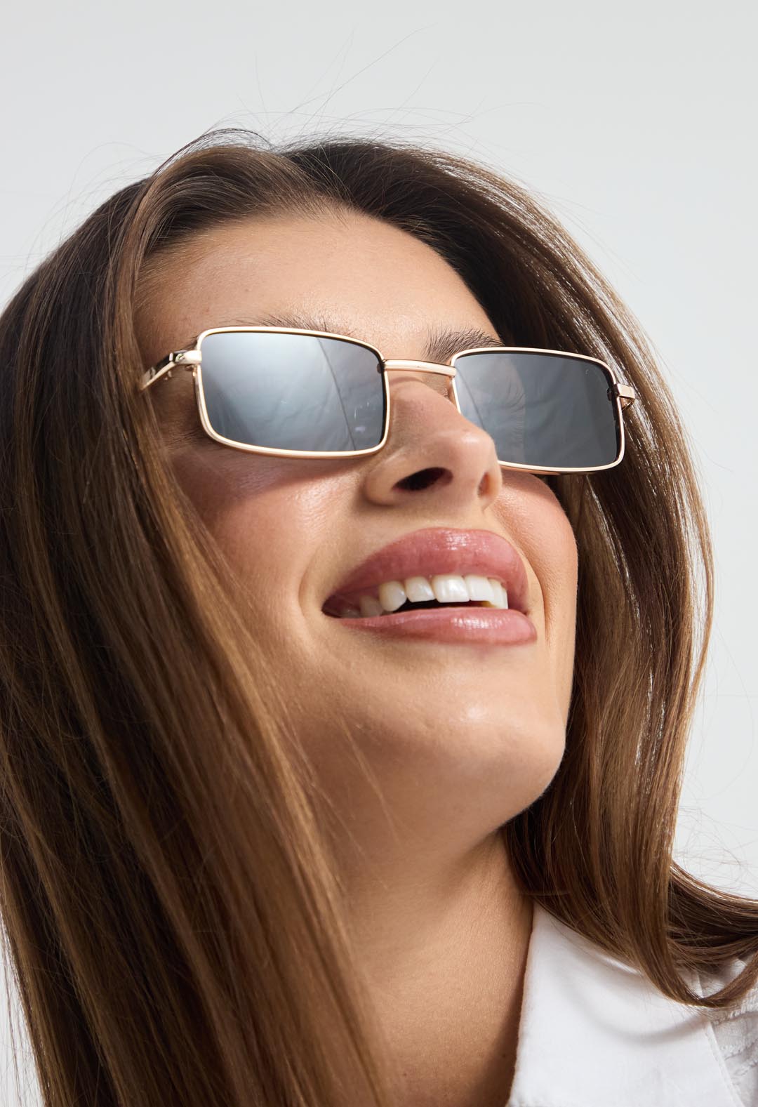 Gafas cuadradas doradas