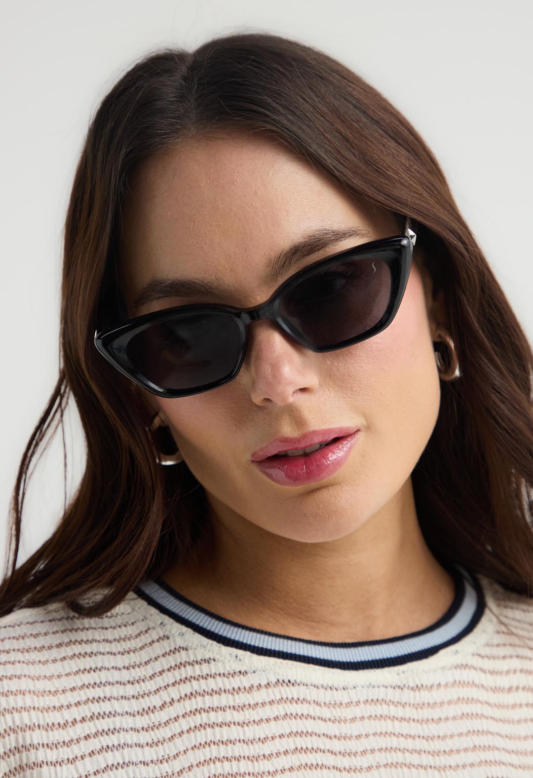 Gafas negras con marco delgado