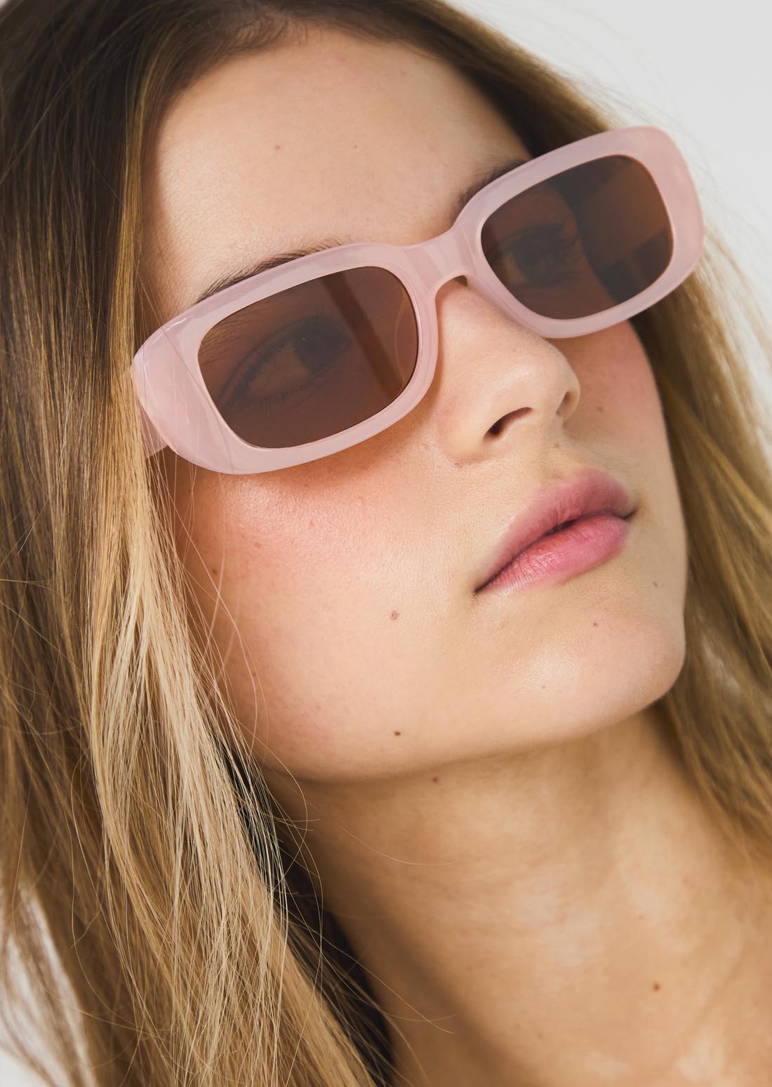 Gafas rosas con marco grueso para jóvenes