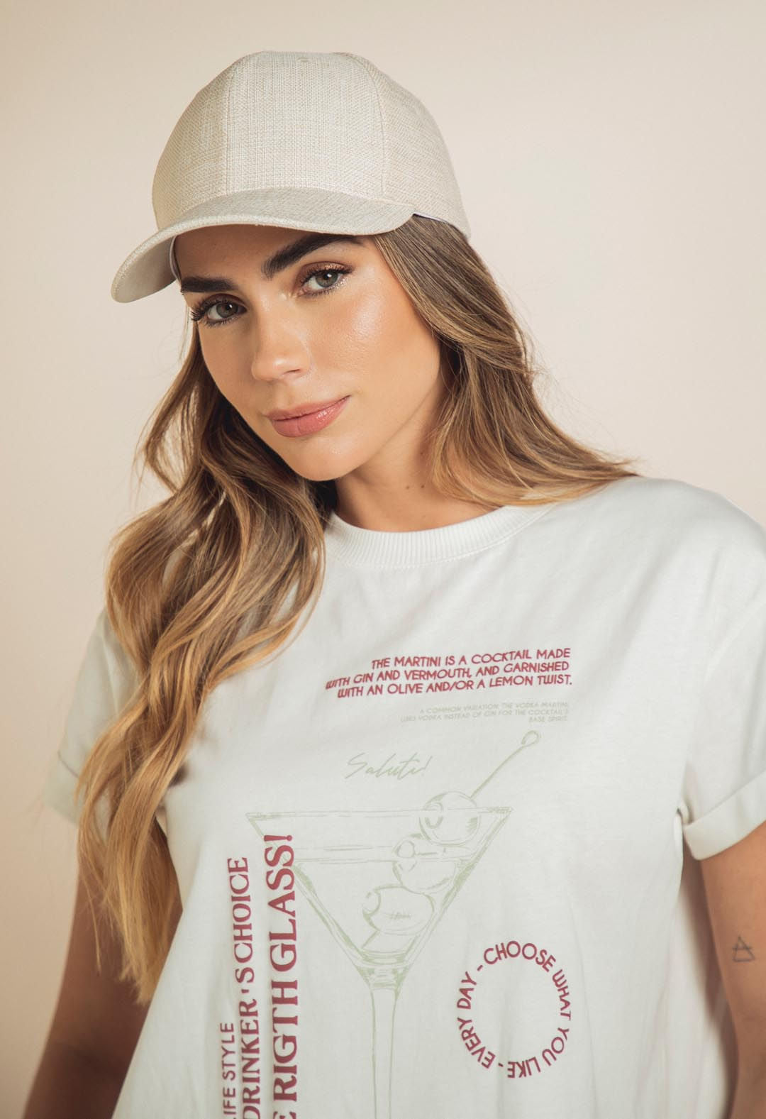 Gorra marfil con bordado