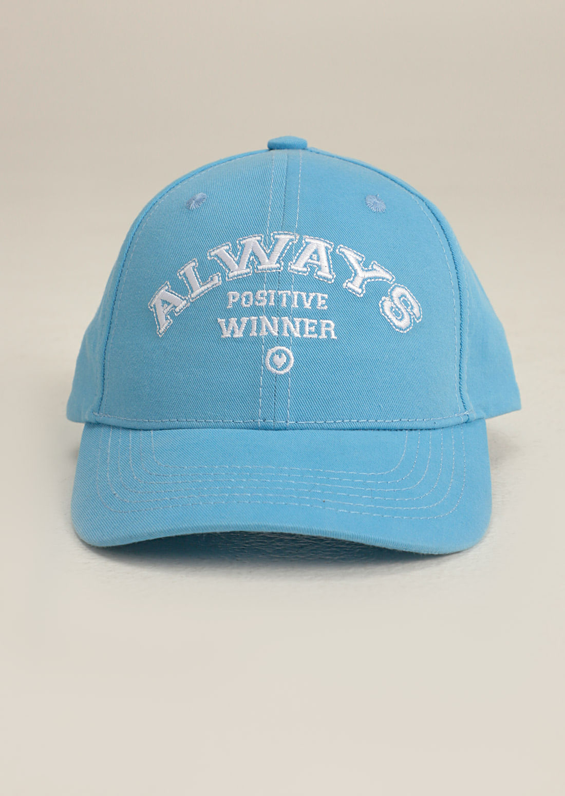 Gorra azul hortencia con bordado para jóvenes