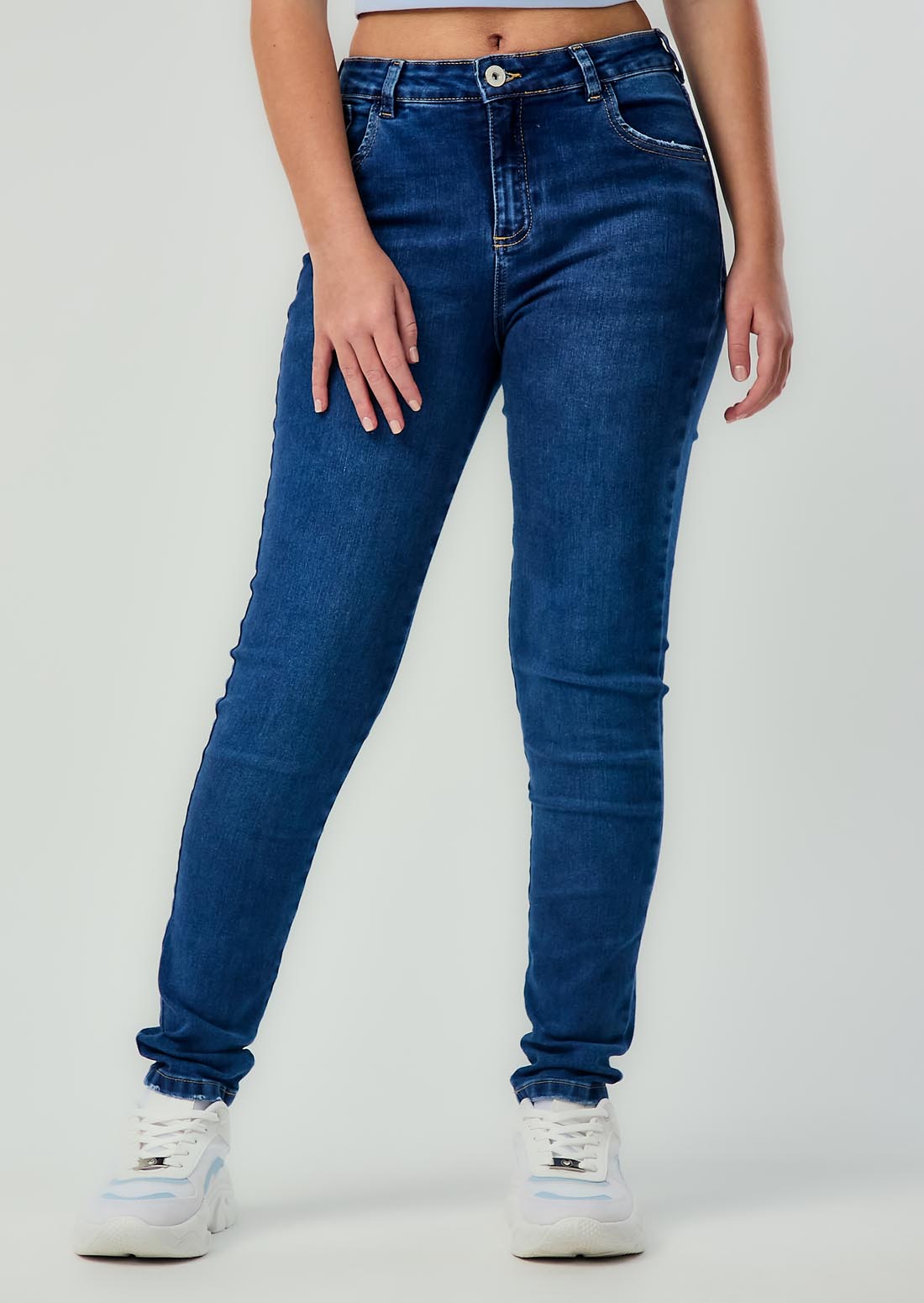 Jean perfect medio oscuro con garra decorativa para jóvenes