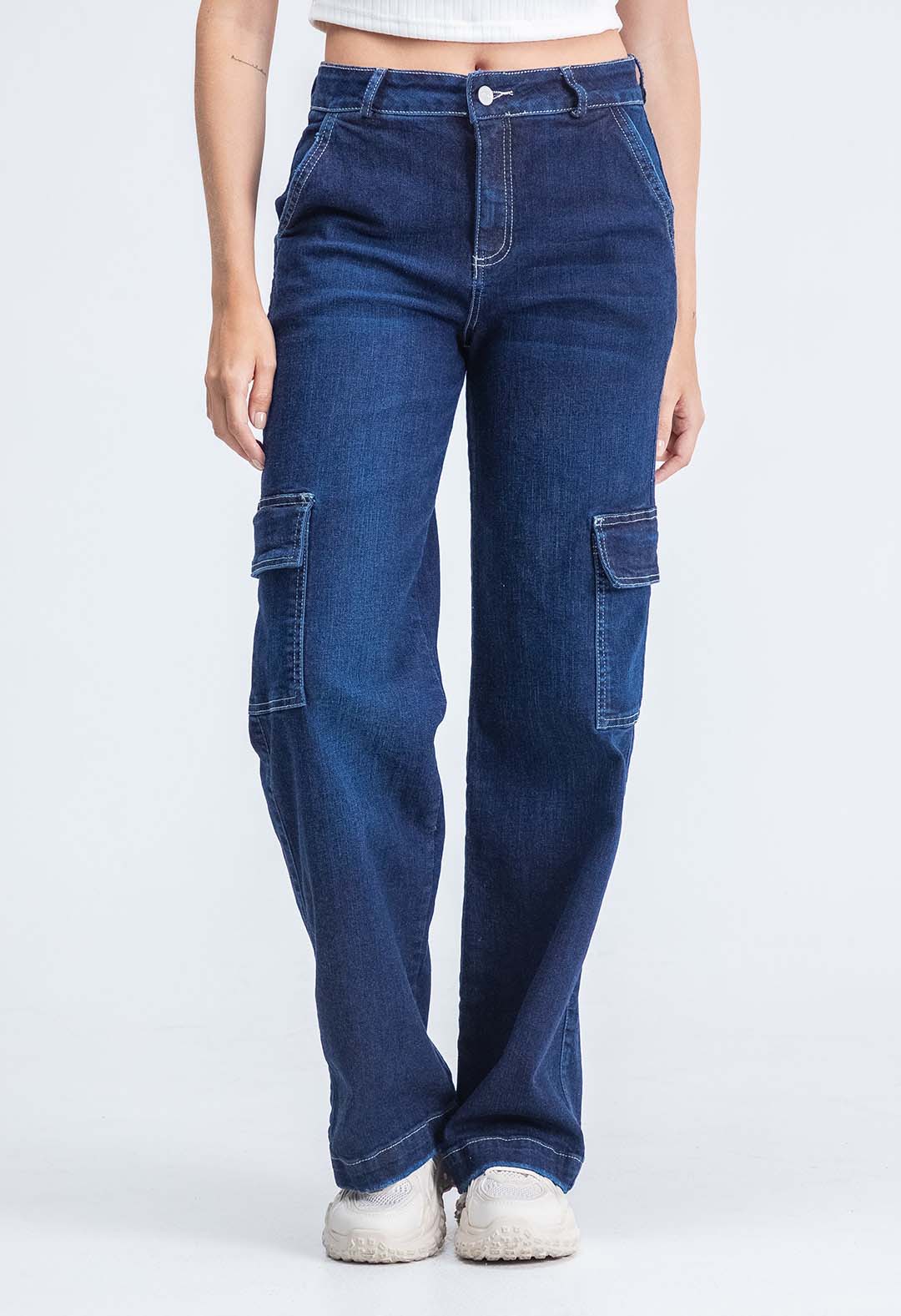 Jean cargo oscuro con bota recta para mujeres