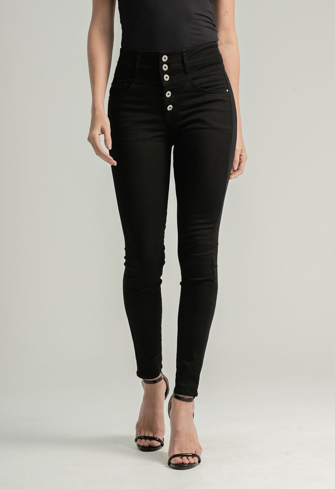 Jean escultor negro con botones expuestos para mujeres