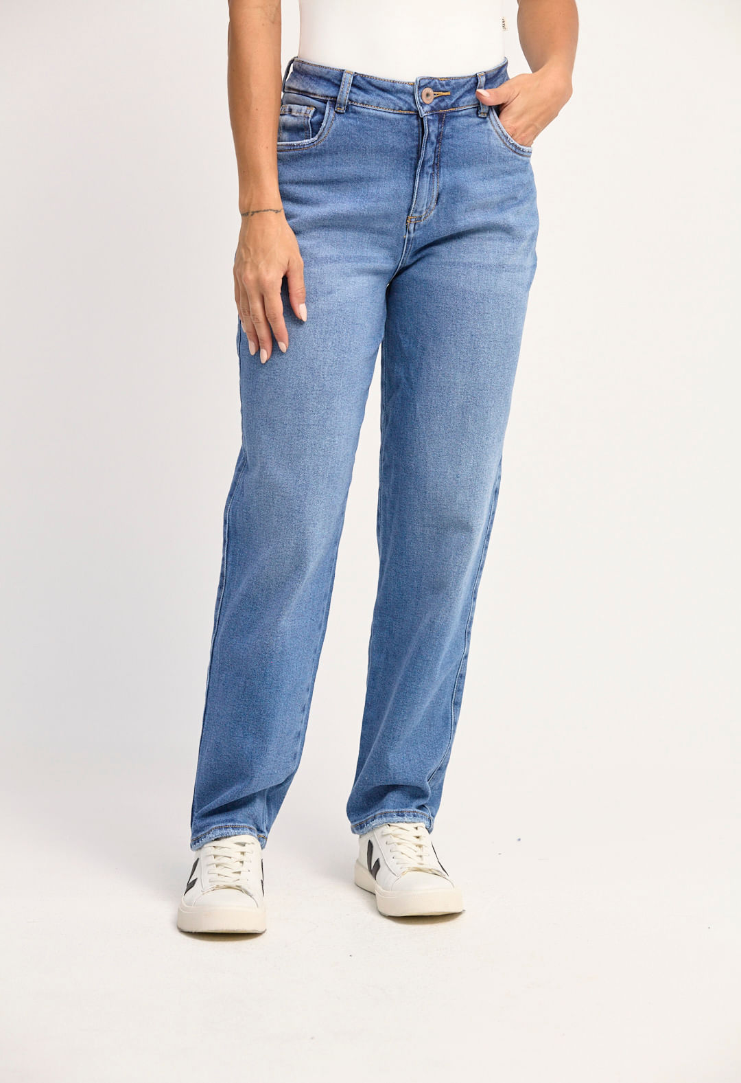 Jean mom jean medio claro tiro alto para mujeres