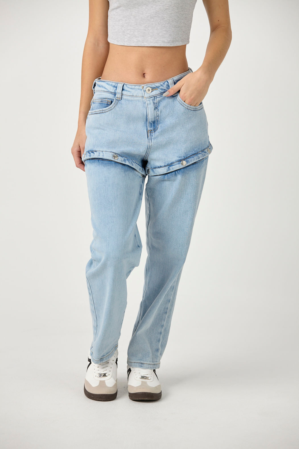 Jean mom jean azul claro y convertible en short para jóvenes