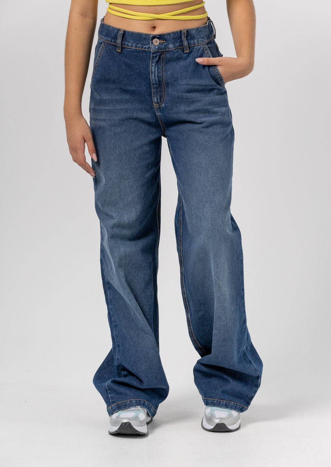 Jean retromom medio oscuro con bota ancha para adolescentes