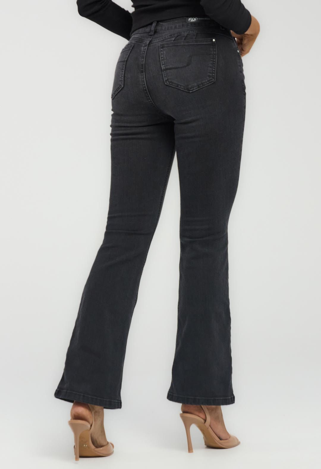 Jean tejano levantacola negro para mujeres