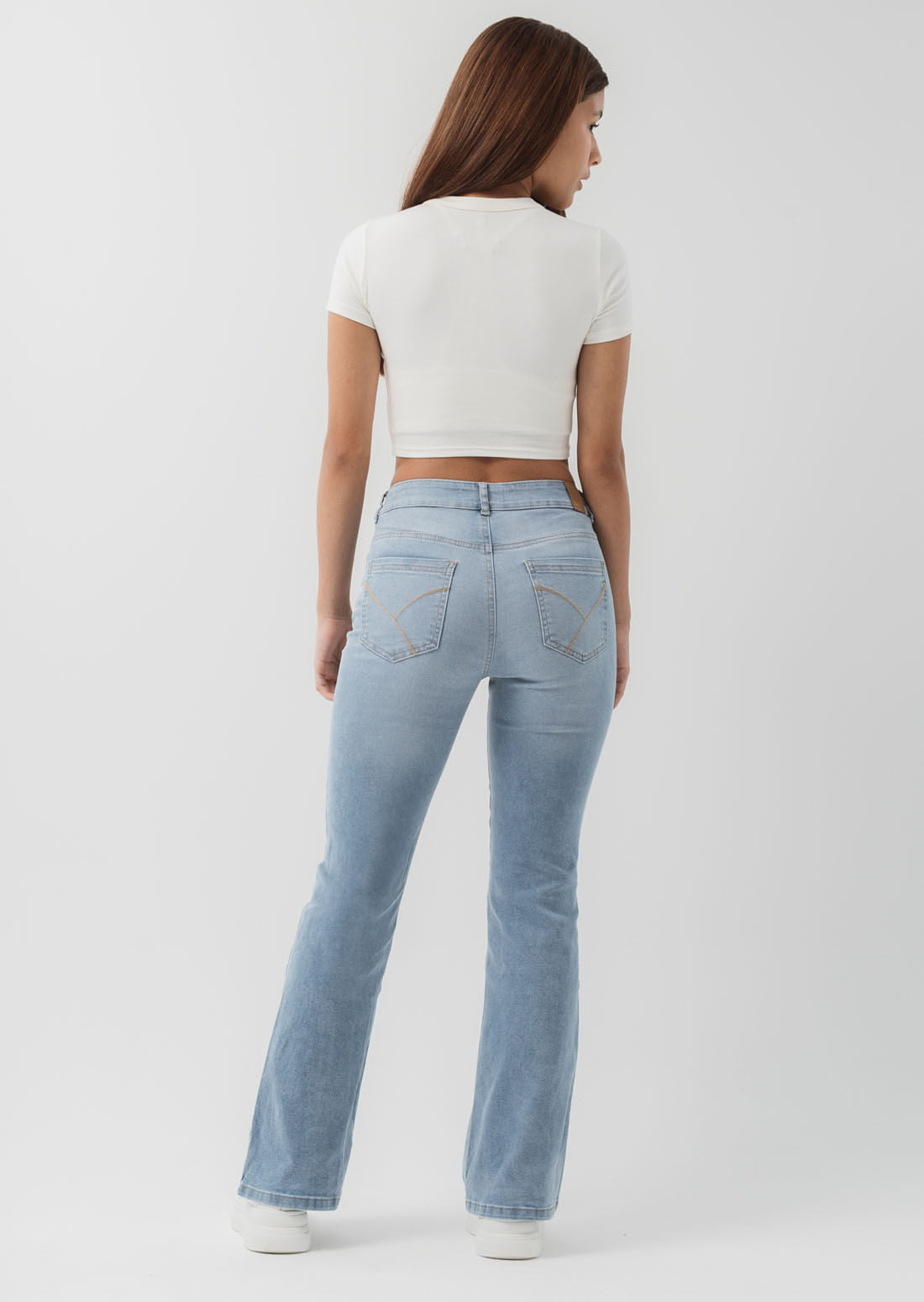 Jean tejano azul medio con bota ancha para jóvenes