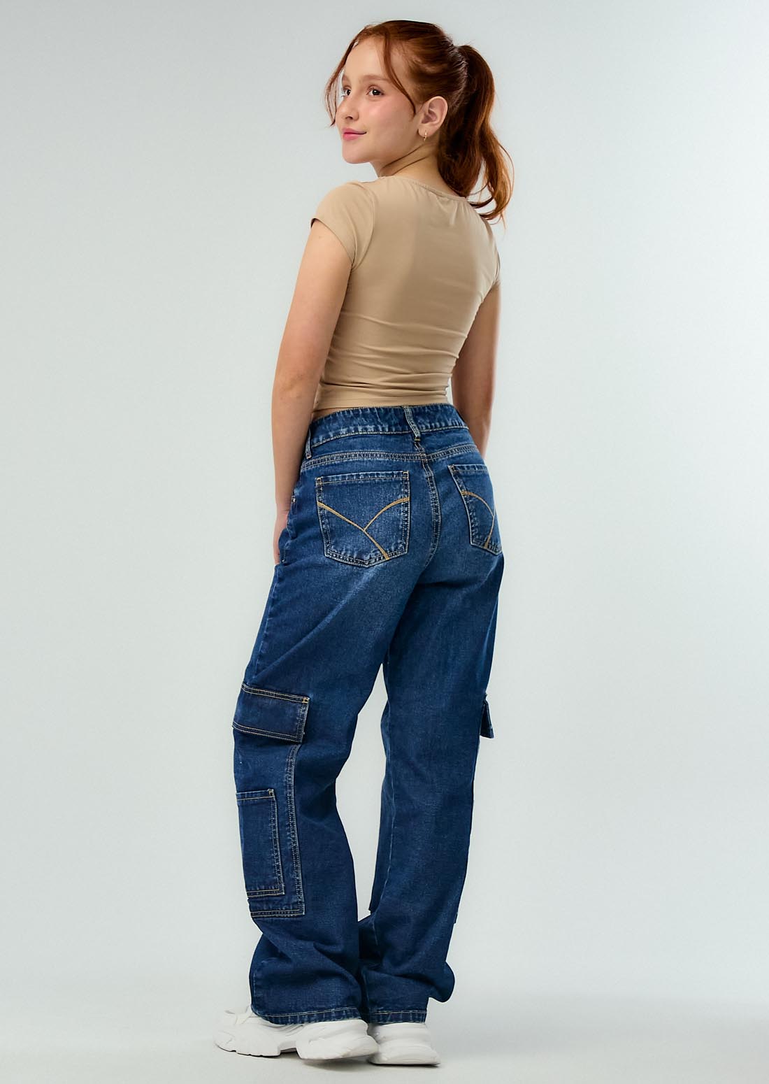 Jean cargo medio oscuro fondo entero para jóvenes