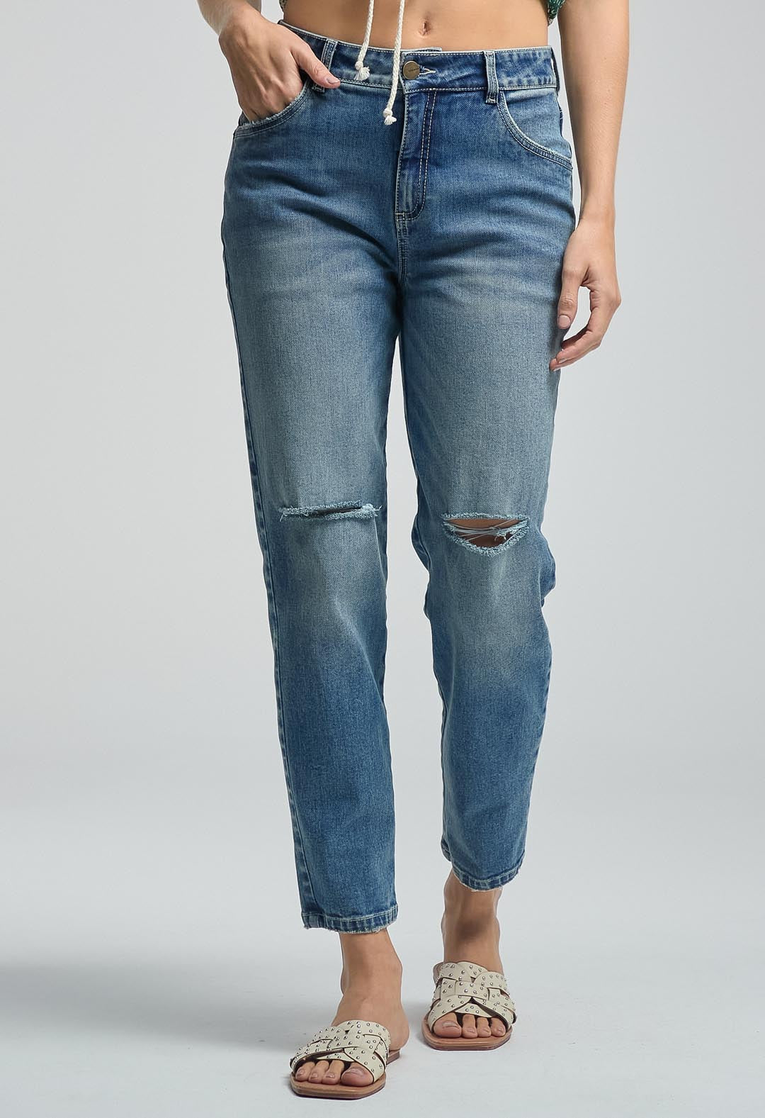 Jean mom jean oscuro con cuchilla en rodillas para mujeres