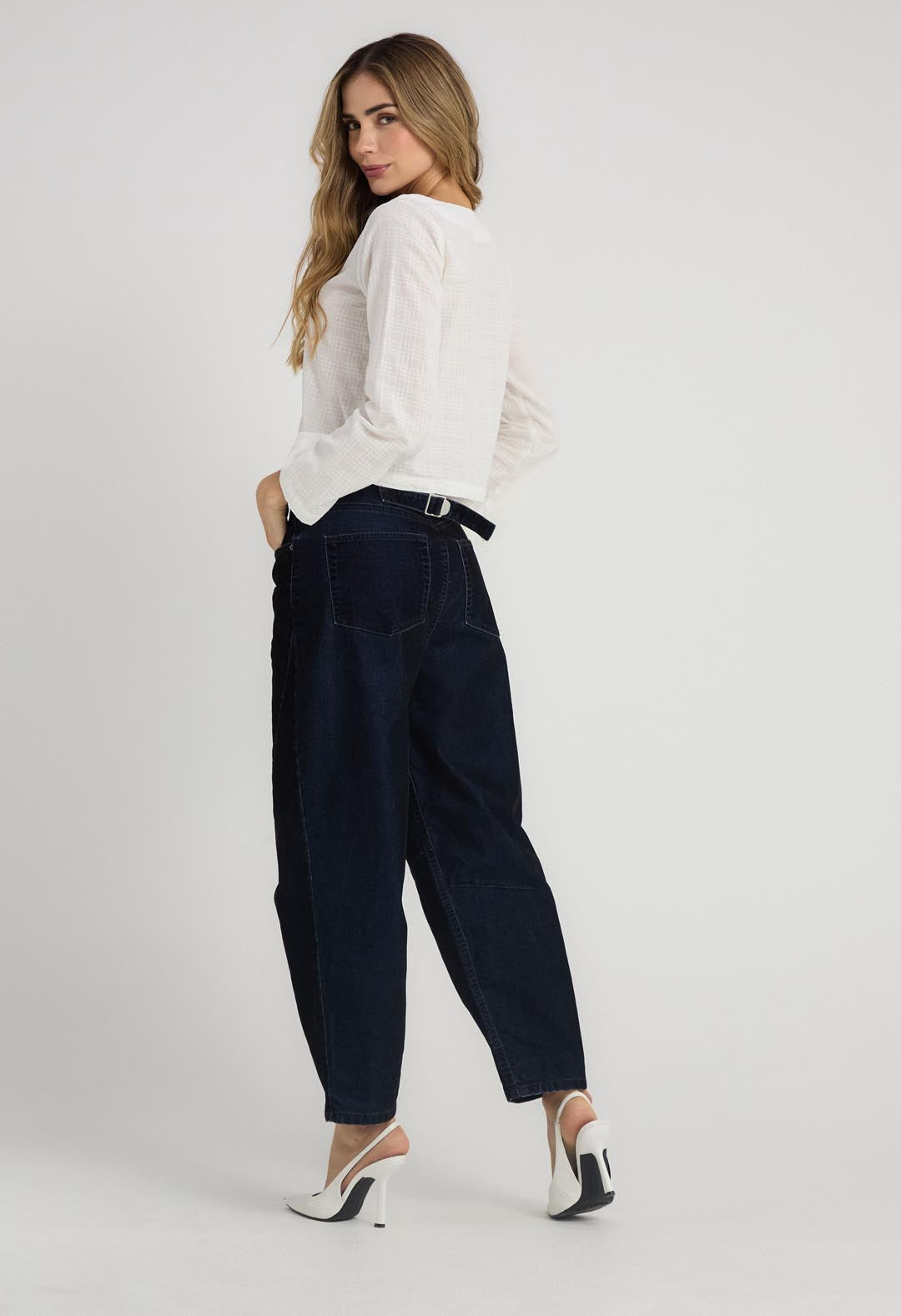 Jean baggy oscuro con pinzas para mujer