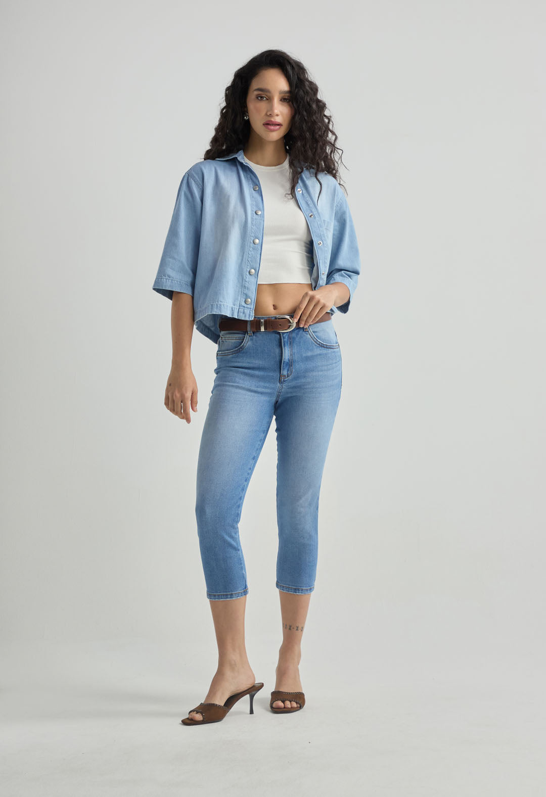 Capri claro tiro alto para mujer