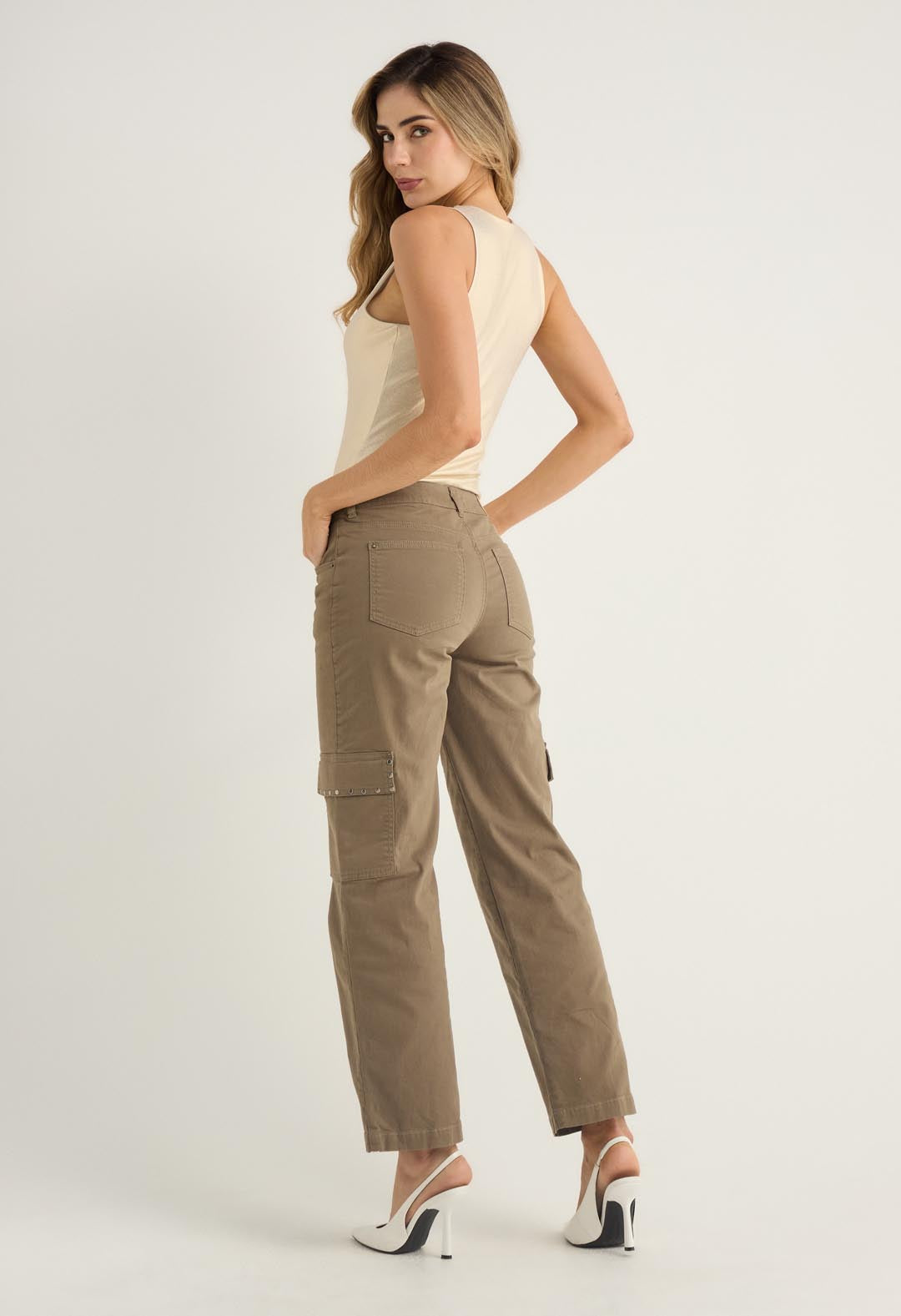 Pantalón cargo verde militar con bolsillos para mujer