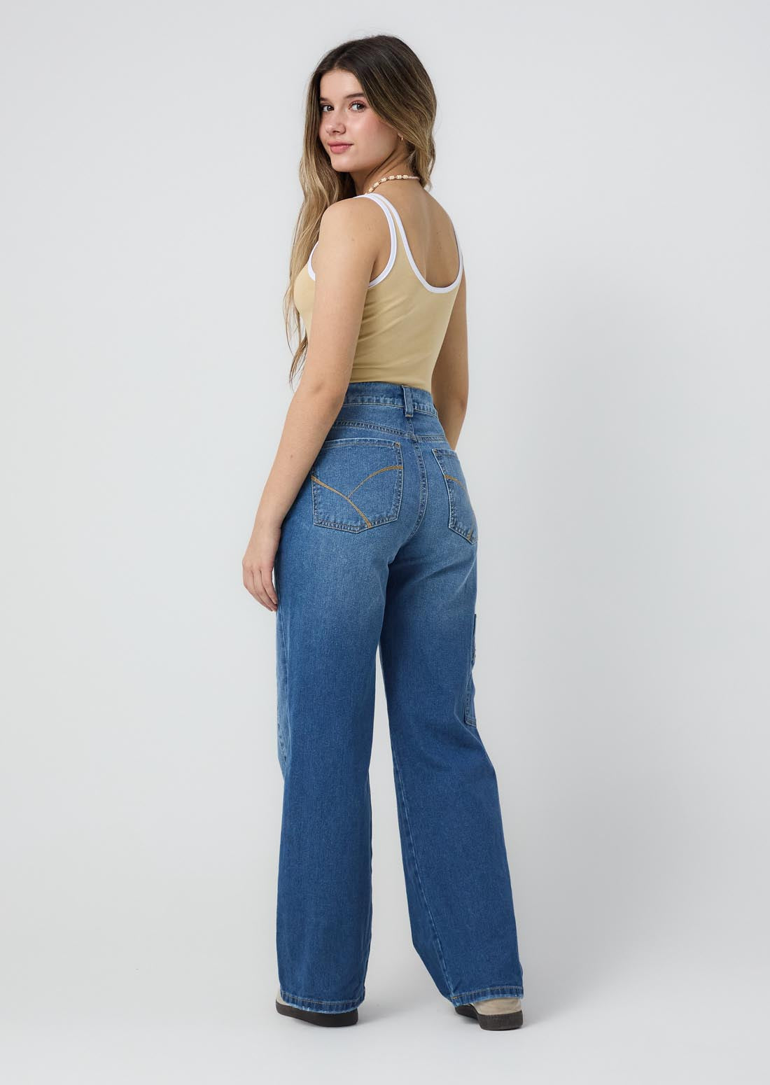 Jean cargo medio oscuro fondo entero para jóvenes