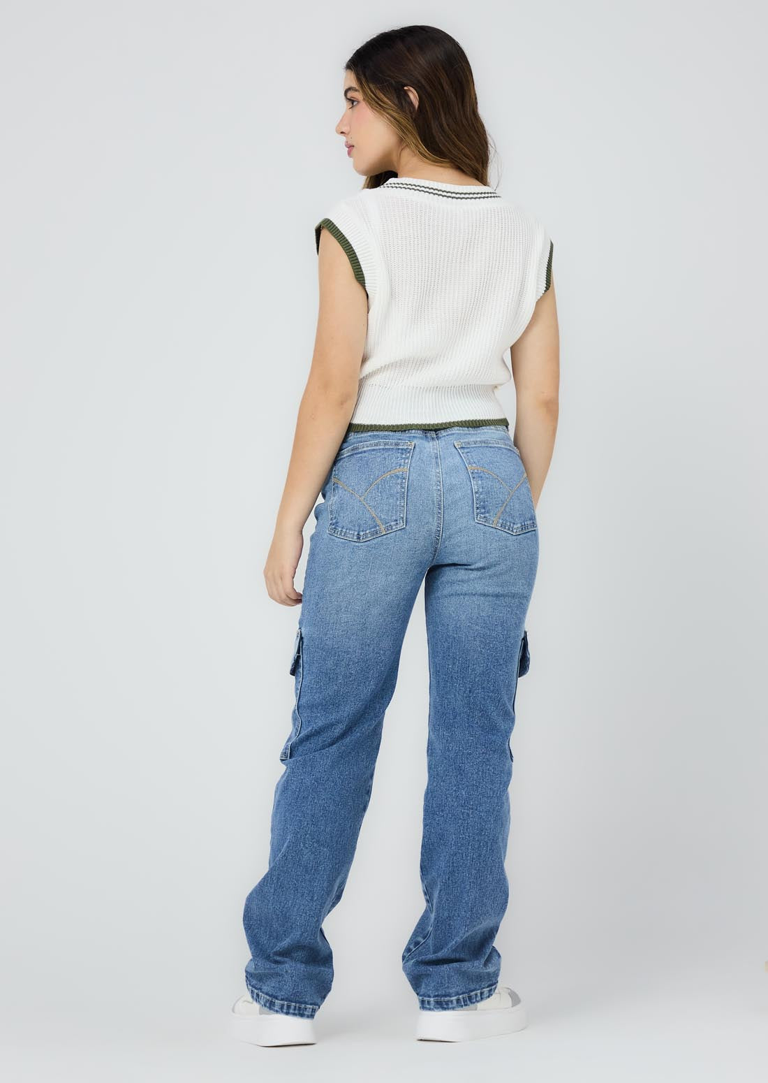 Jean cargo medio tiro alto para jóvenes