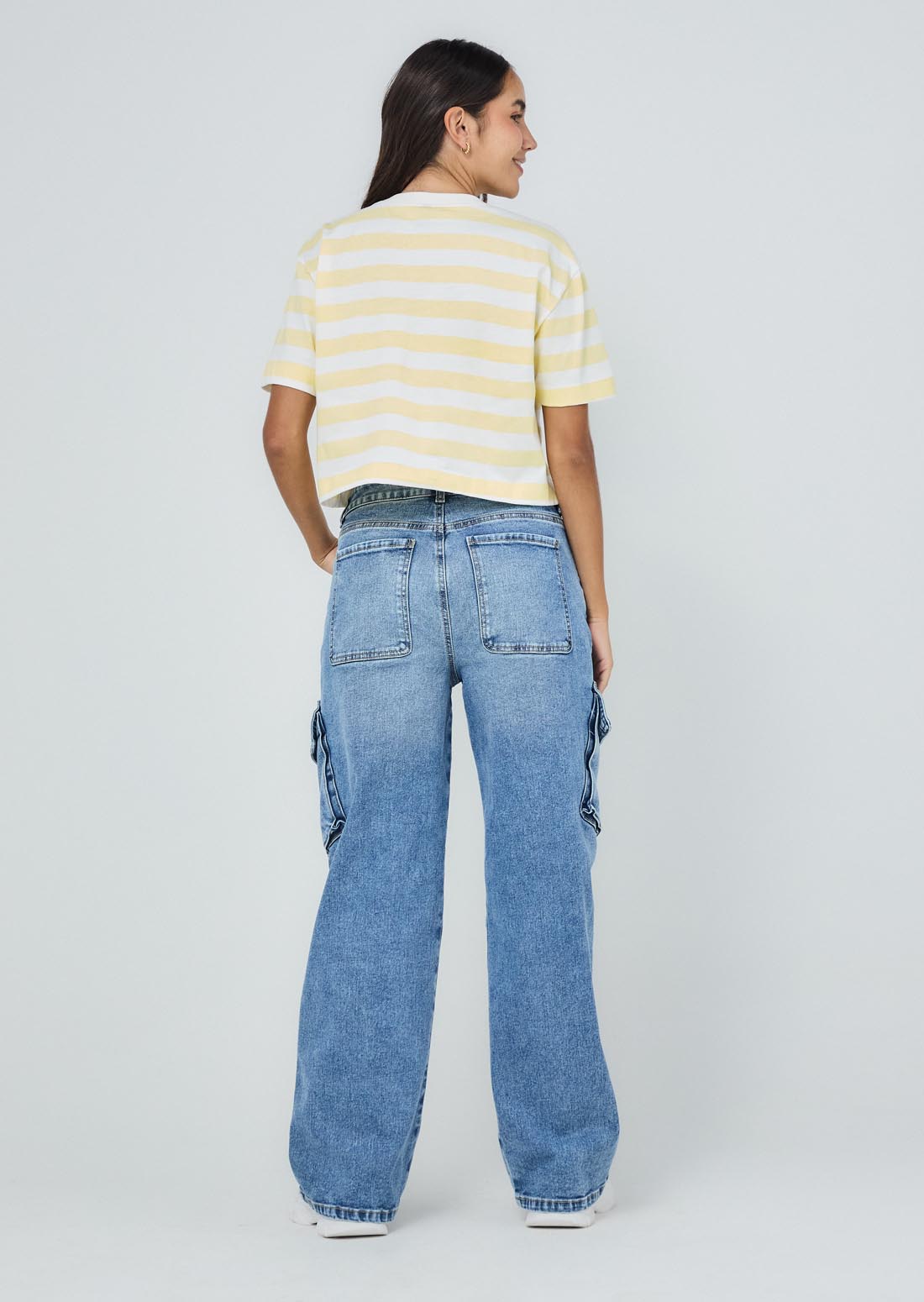 Jean cargo lavado medio y tiro alto para jóvenes