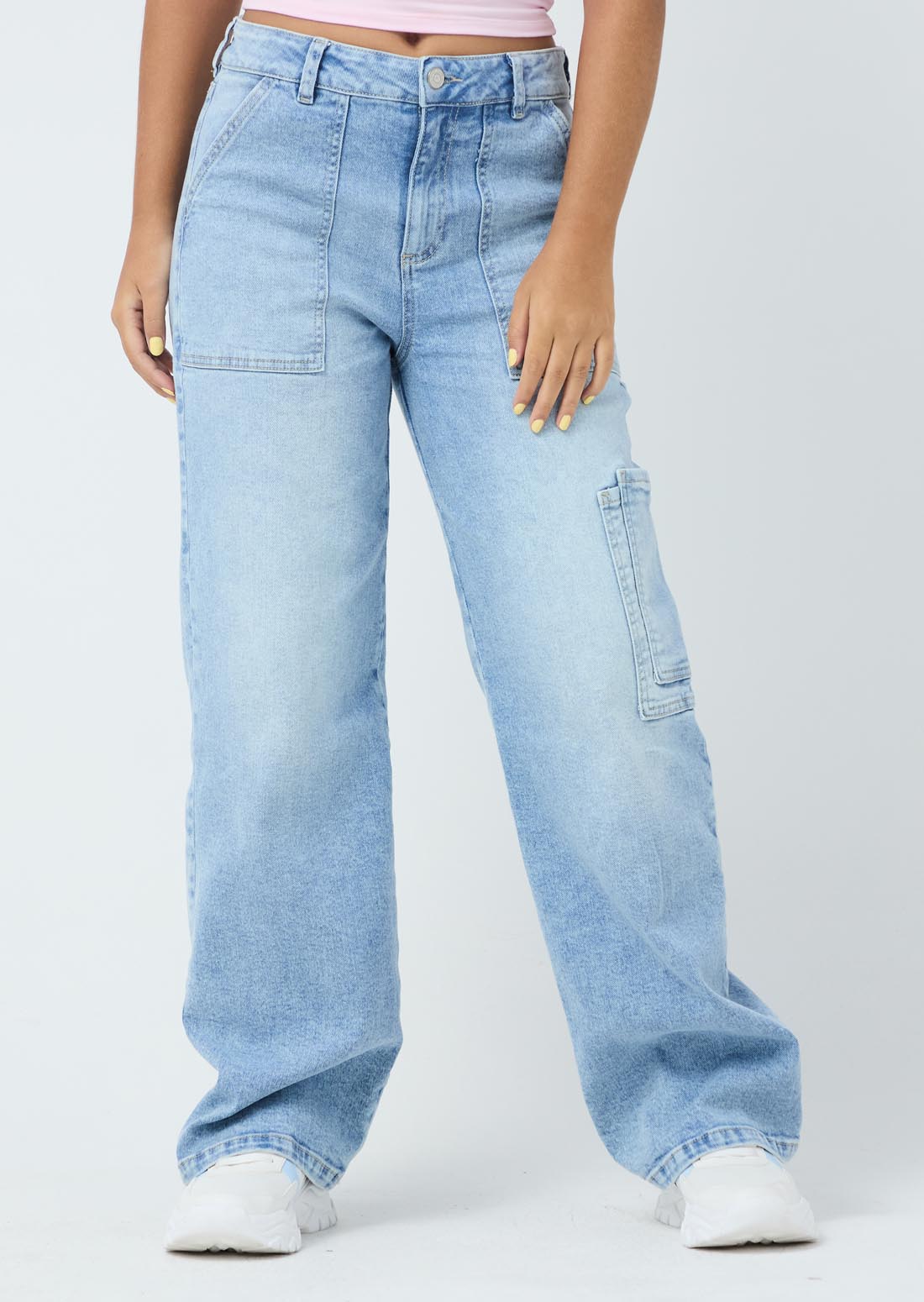 Jean cargo lavado claro y tiro alto para jóvenes