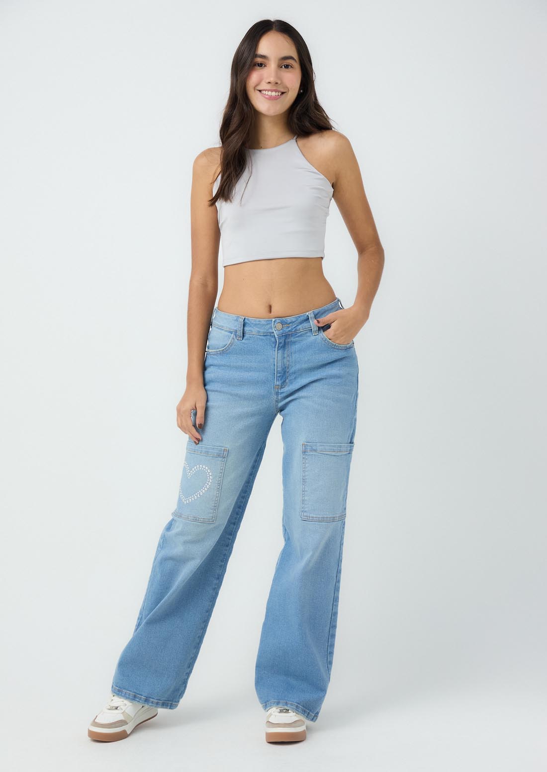 Jean cargo medio con apliques de brillos para jóvenes