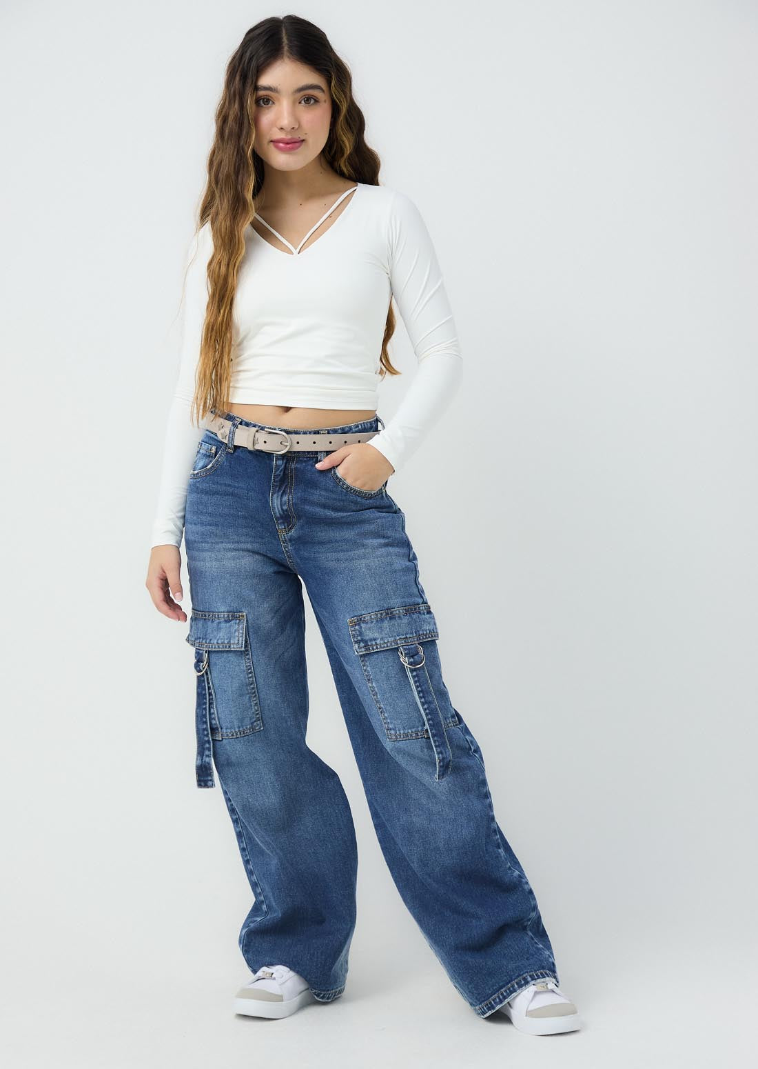 Jean cargo medio oscuro fondo entero para jóvenes