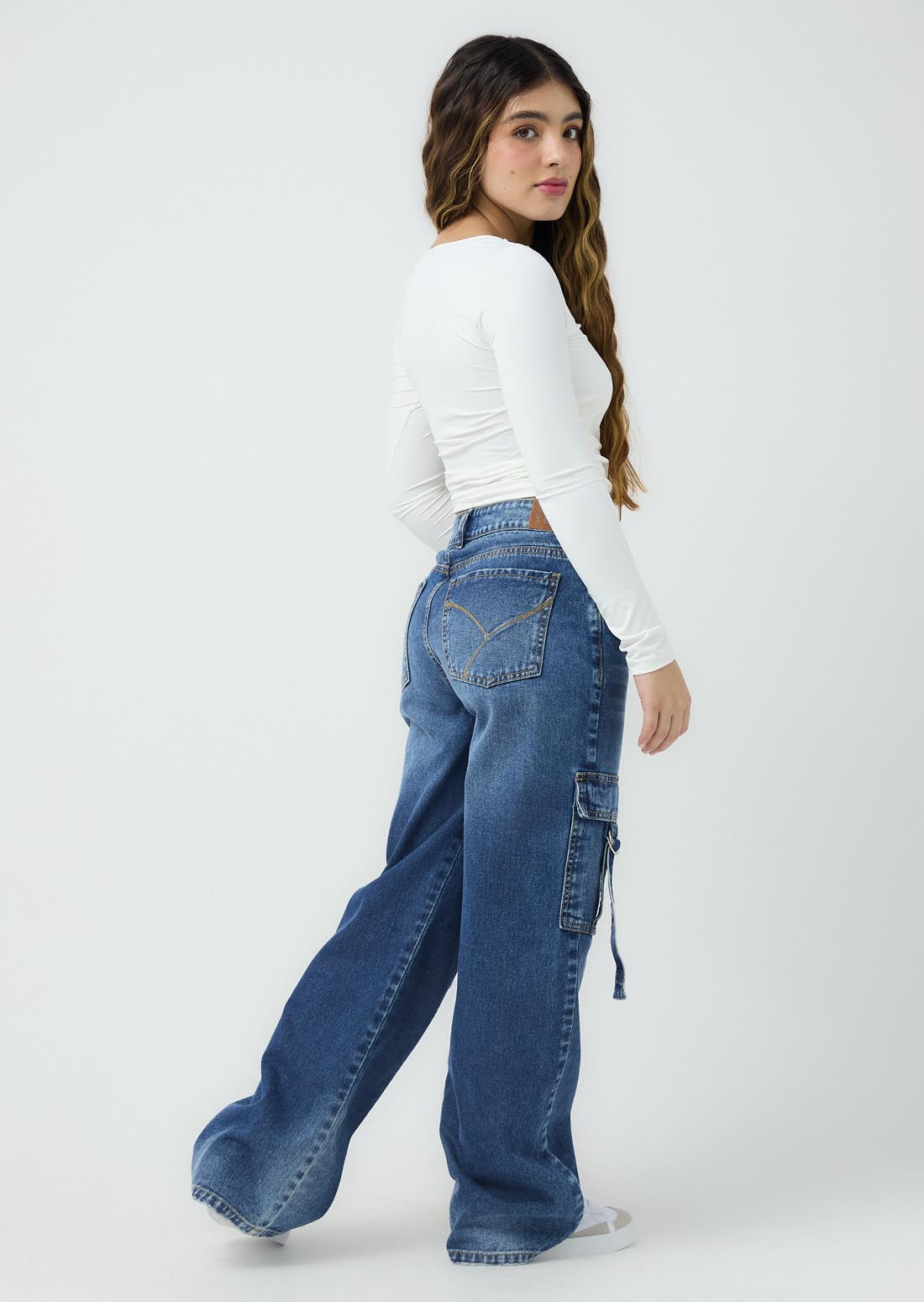 Jean cargo medio oscuro fondo entero para jóvenes