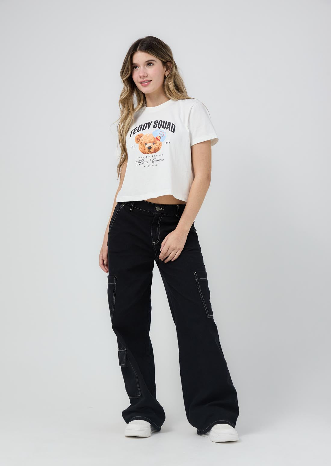 Jean cargo negro con bolsillos en costados para jóvenes