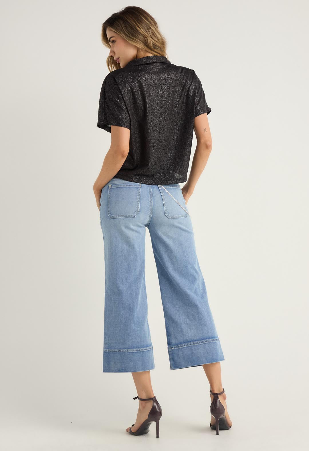 Jean culotte medio con accesorio para mujer