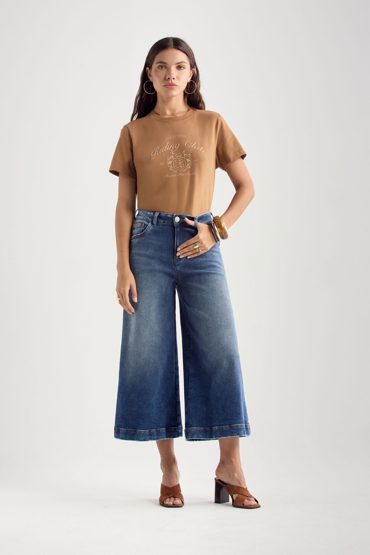 Jean culotte medio oscuro con bota amplia para mujer