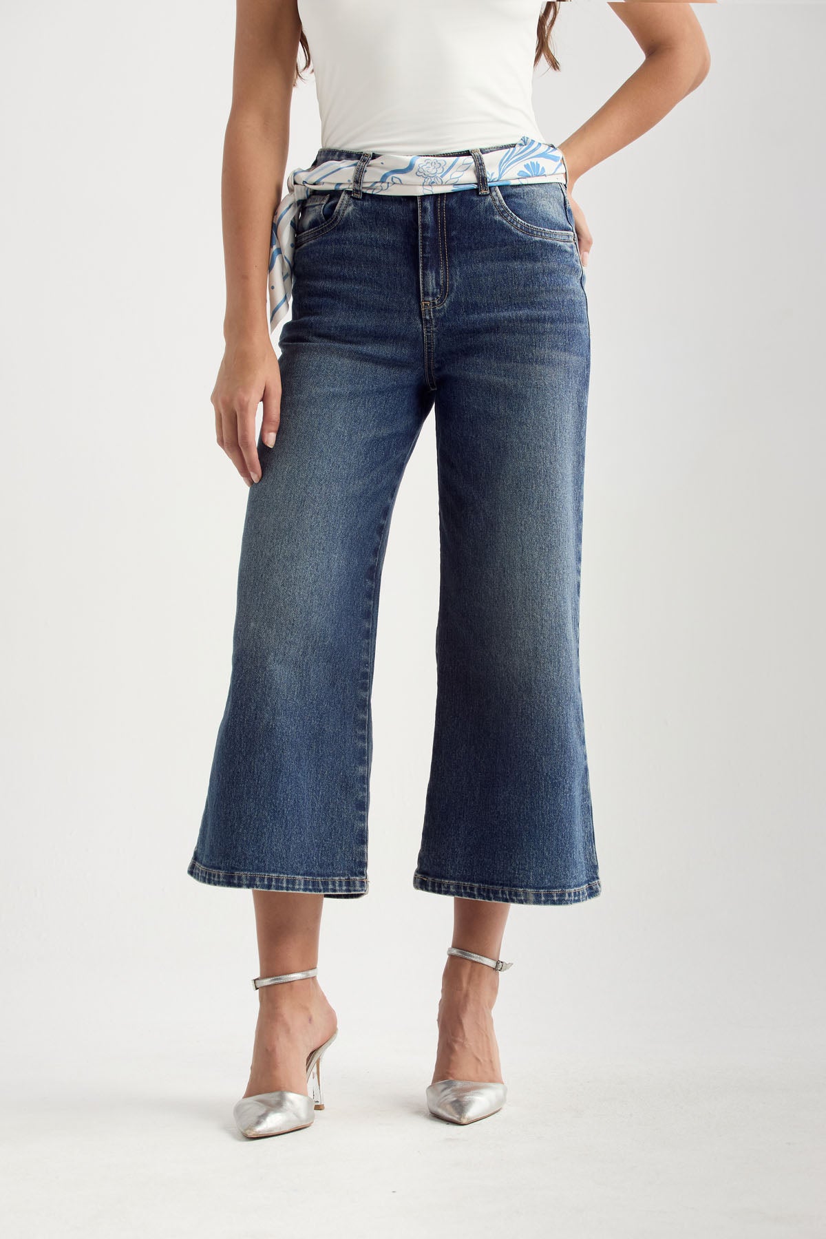 Jean culotte medio oscuro fondo entero para mujer.