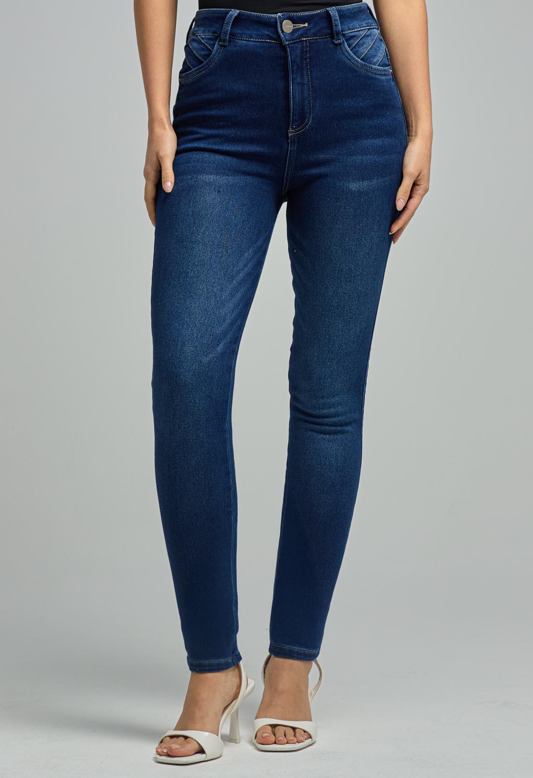 Jean elastik oscuro con alforzas para mujeres