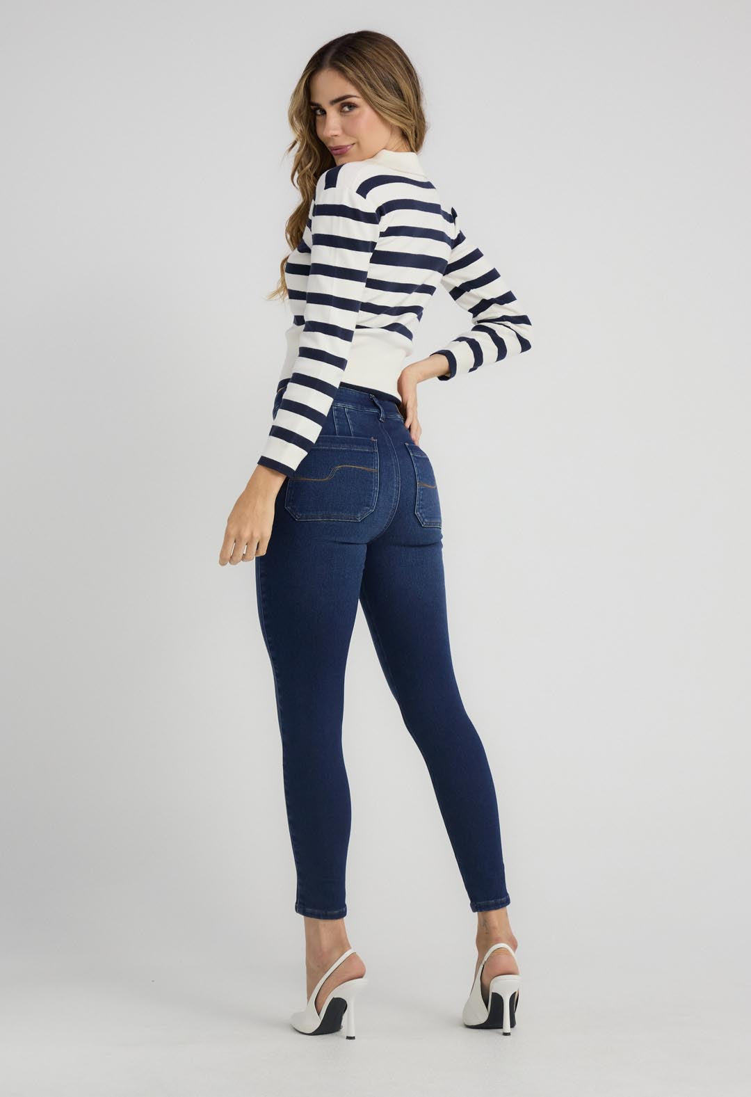 Jean elastik oscuro con bolsillos para mujeres