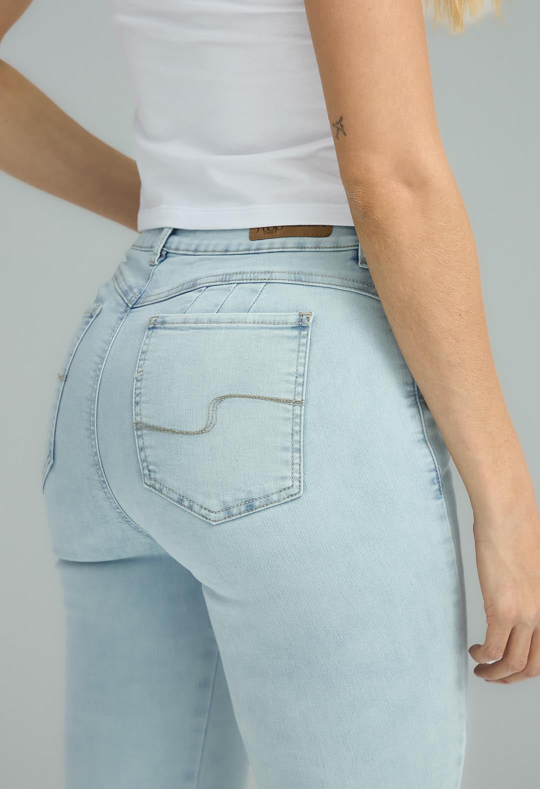 Jean levantacola medio claro tiro alto para mujeres