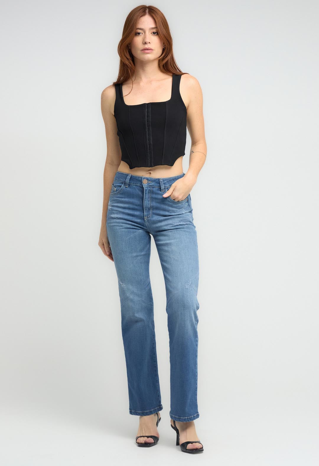 Jean levantacola medio bota recta para mujeres