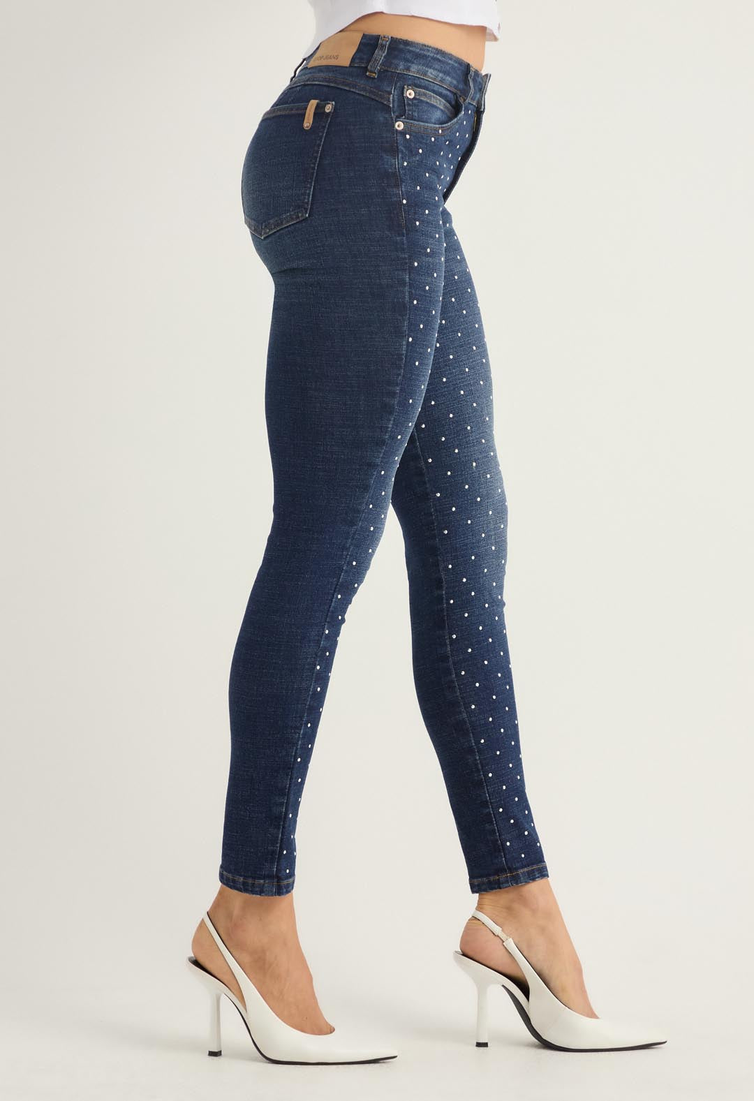 Jean levantacola medio oscuro con piedras para mujer