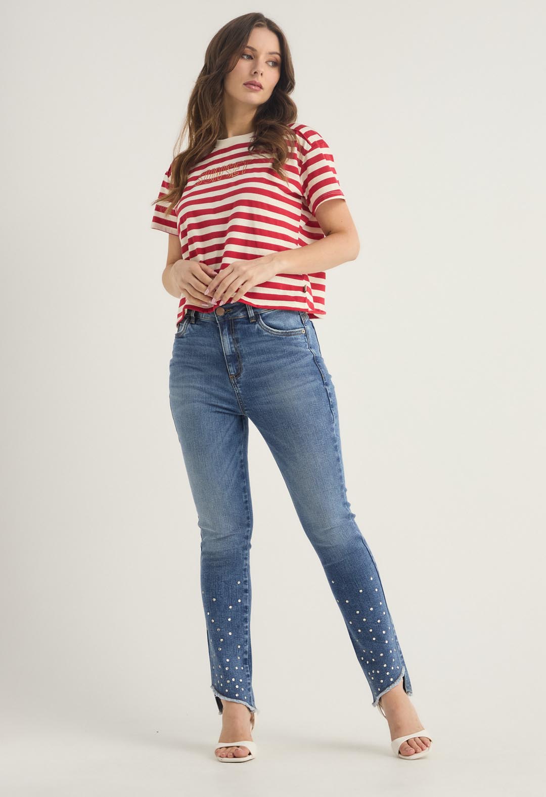 Jean levantacola medio oscuro con aplique en bota para mujer