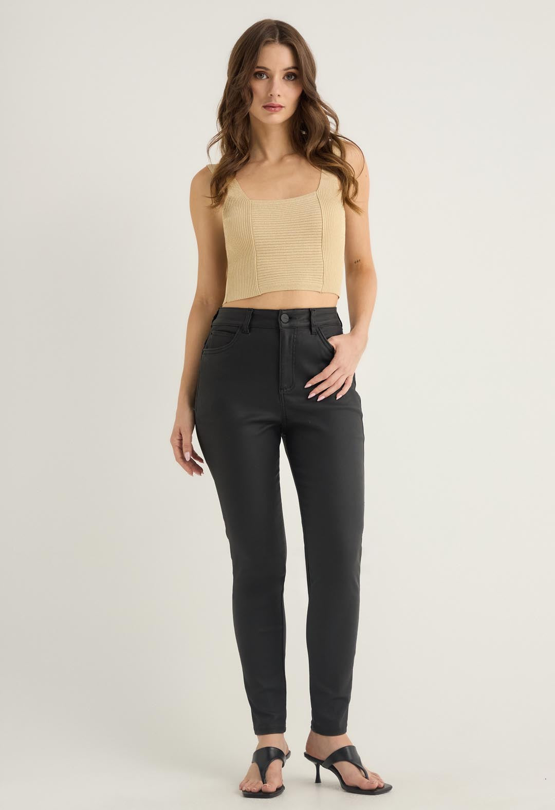 Jean levantacola negro fondo entero para mujer