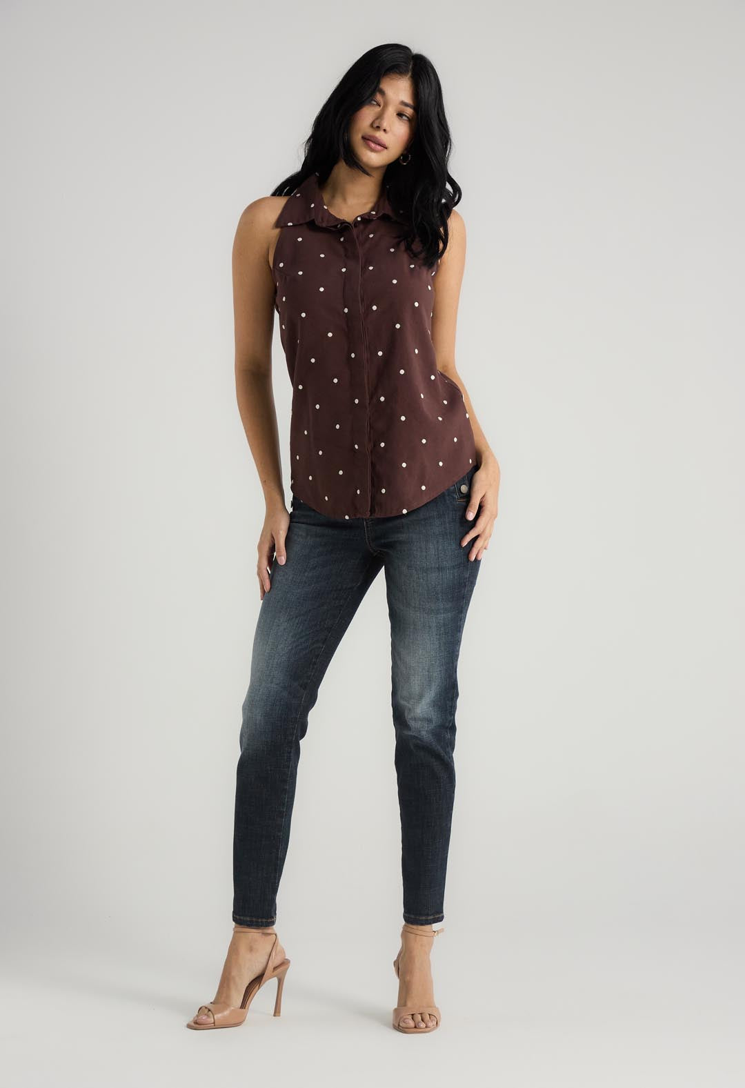 Jean levantacola oscuro con botones en costado para mujer