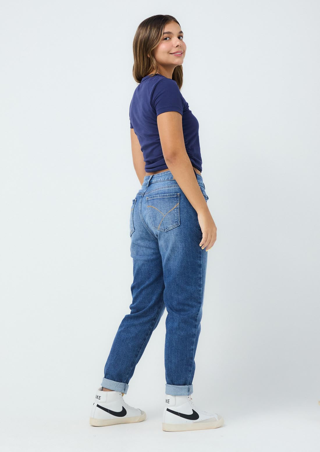 Jean mom jean medio tiro alto para jóvenes