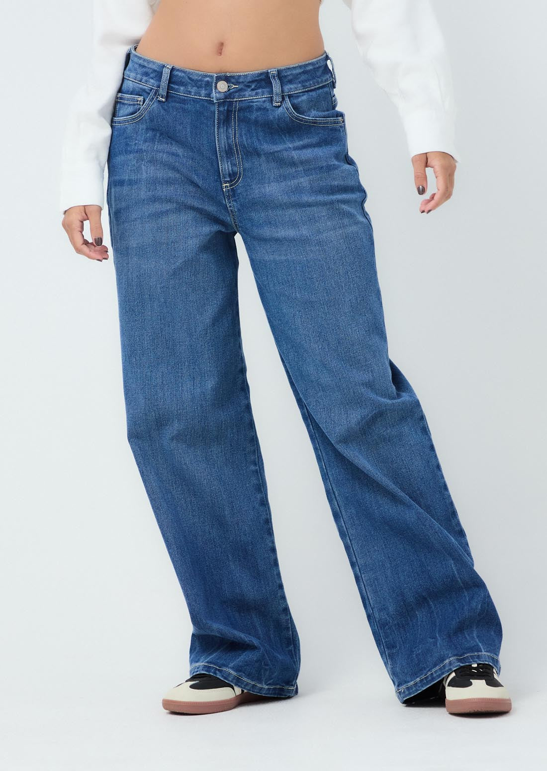 Jean retromom medio oscuro con bota recta para jóvenes