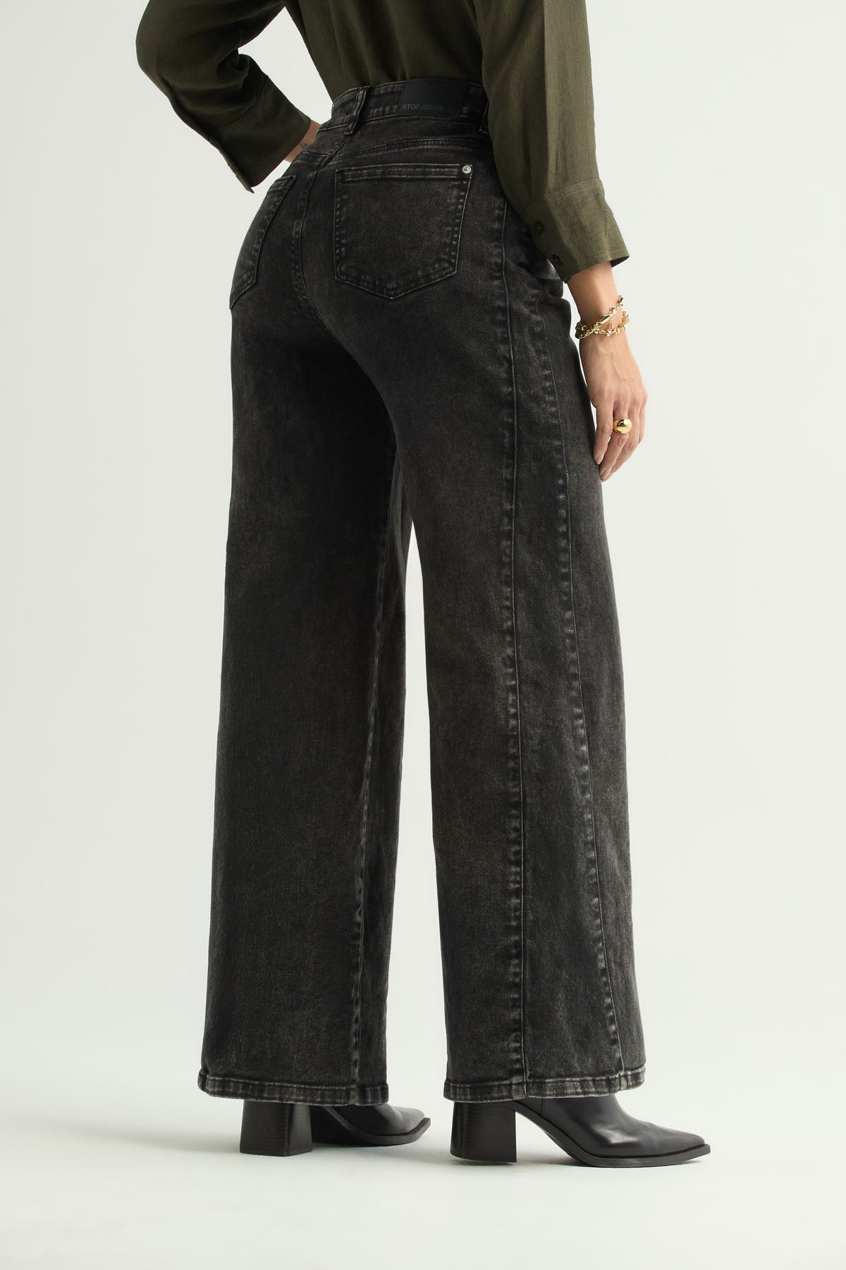 Jean retro negro con cortes laterales para mujer