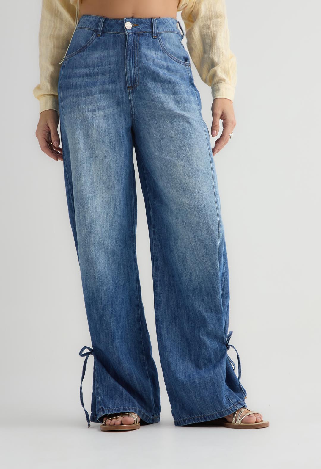 Retrojean tono medio con moños en bota para mujer