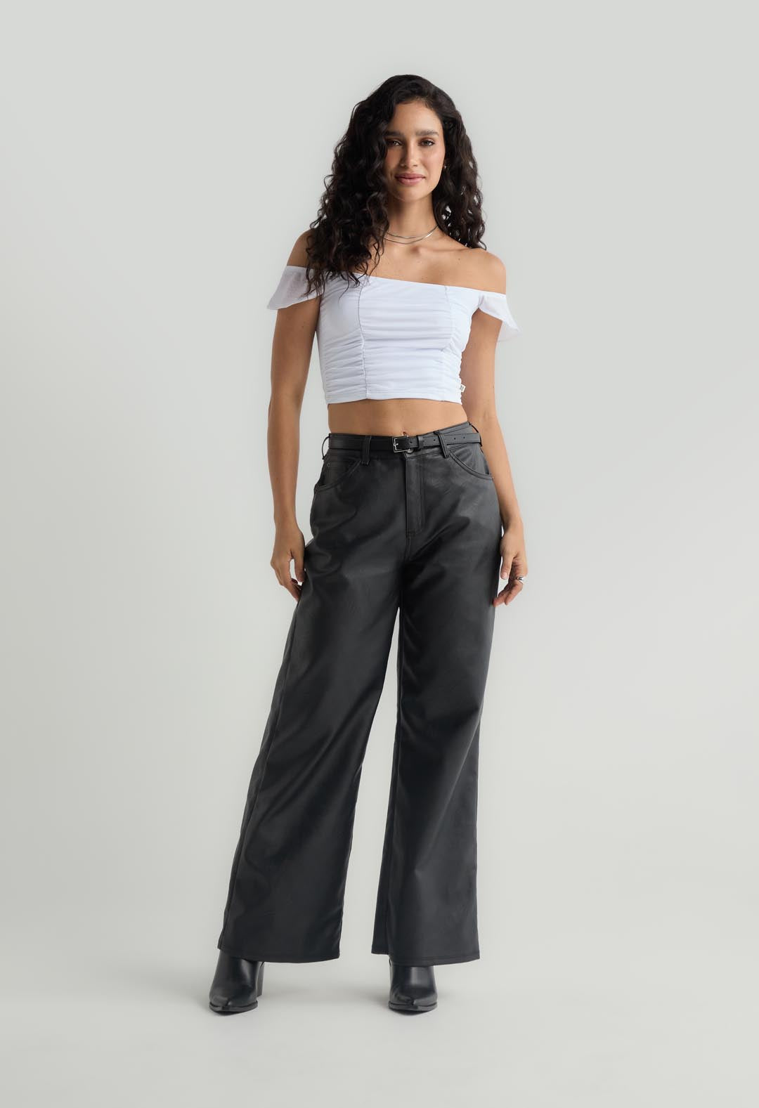 Pantalón negro con correa para mujer