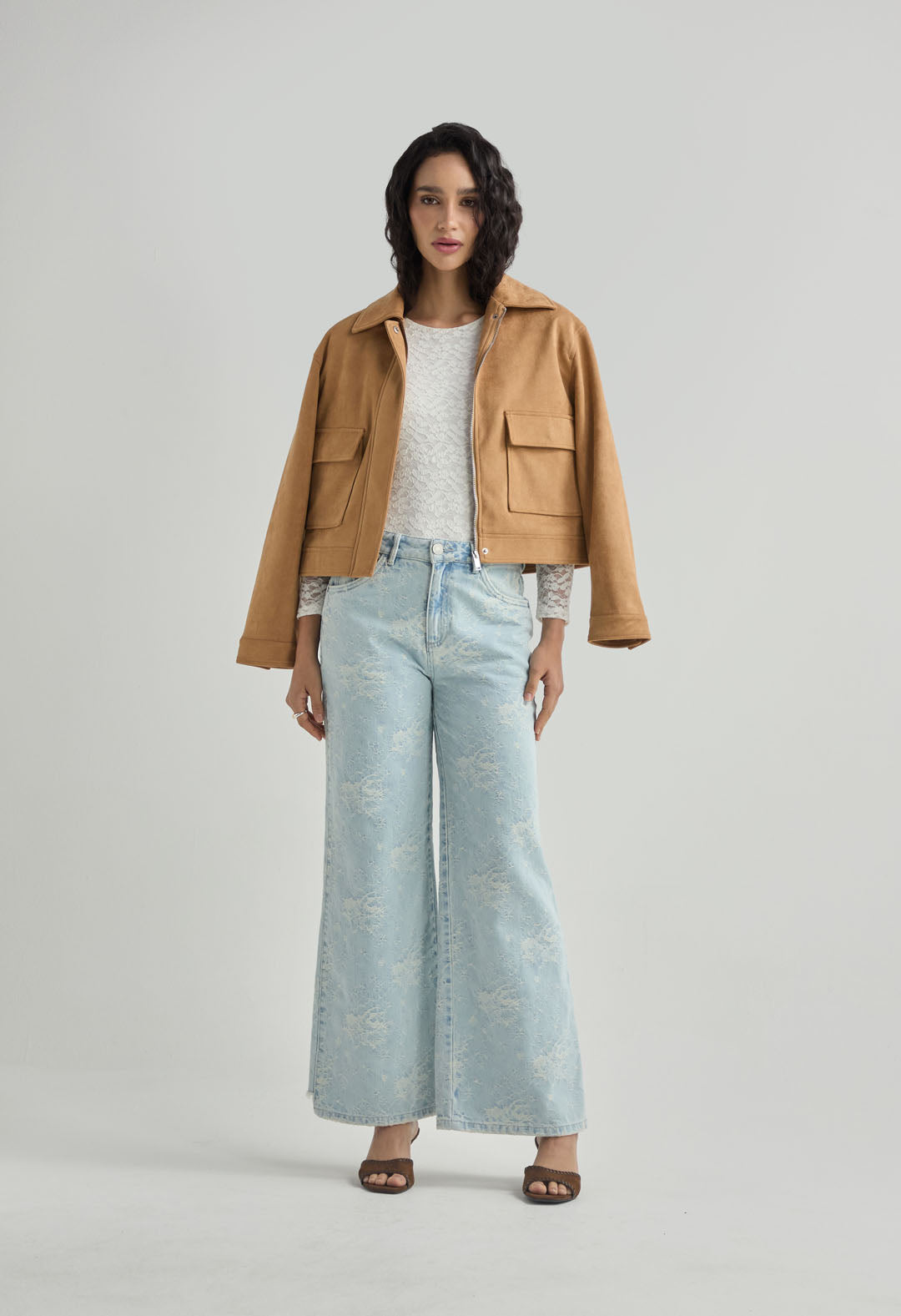 Jean retro lavado claro con detalle en tela para mujer
