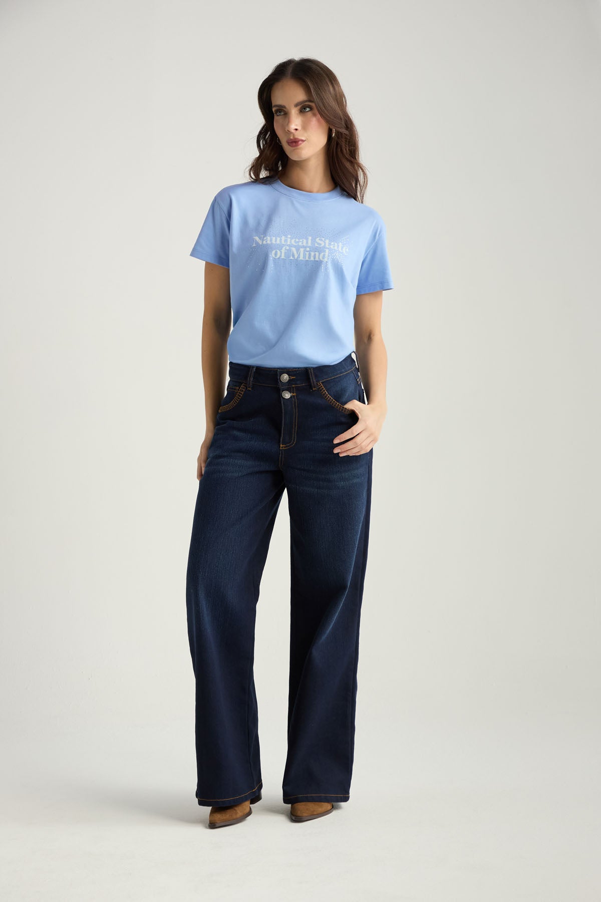 Jean retro oscuro con bota amplia para mujer